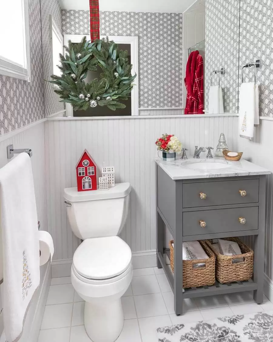 Decorating Your Bathroom for Christmas