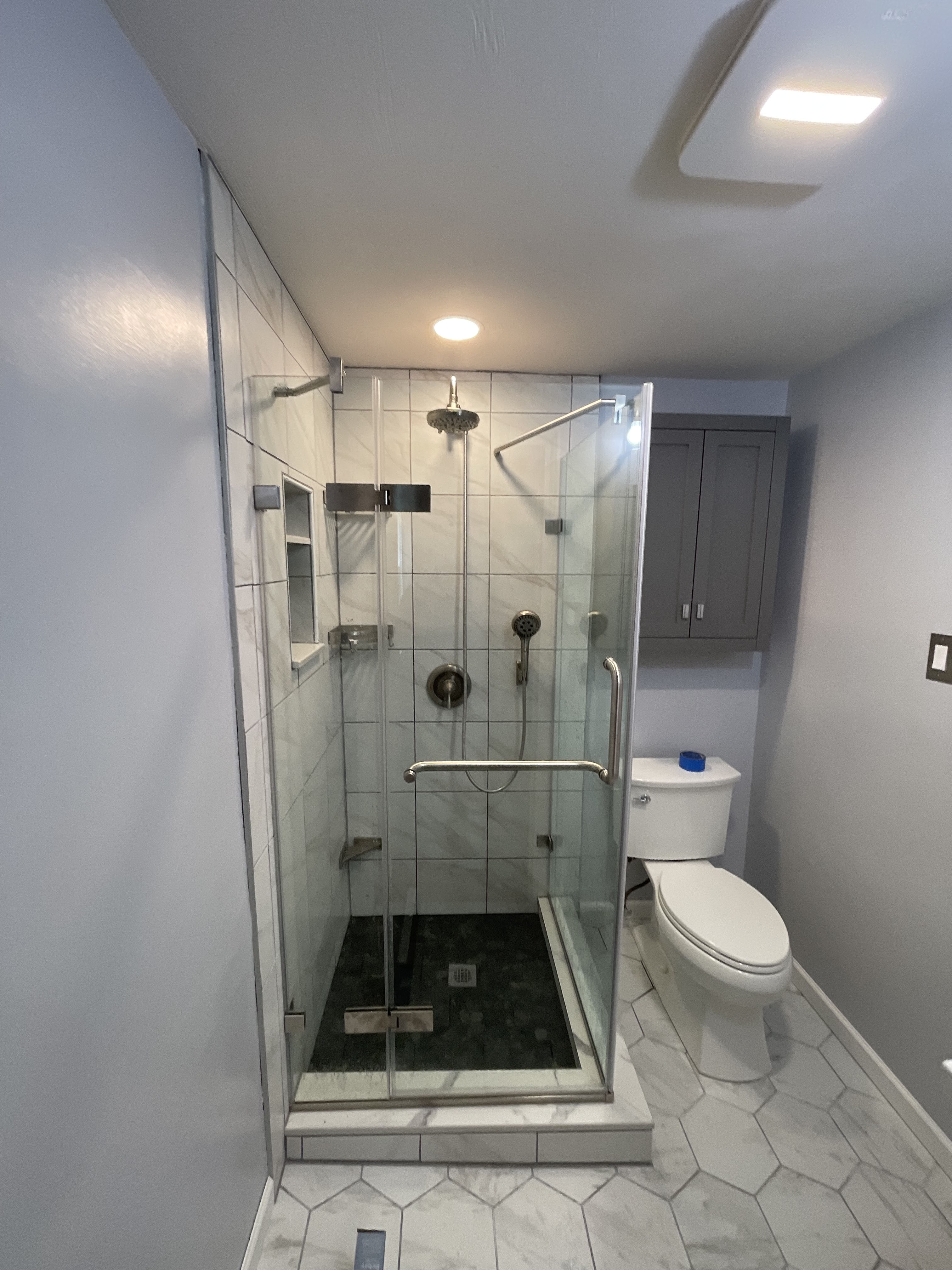 Small Space Shower Stall